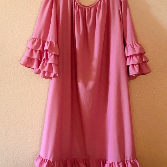 Sale! 60s vibe puts you “in the pink”. Ruffles on sleeves and hem. - Picture 3 of 3